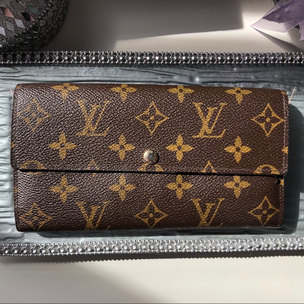 Authentic Louis Vuitton Monogram Sarah Wallet